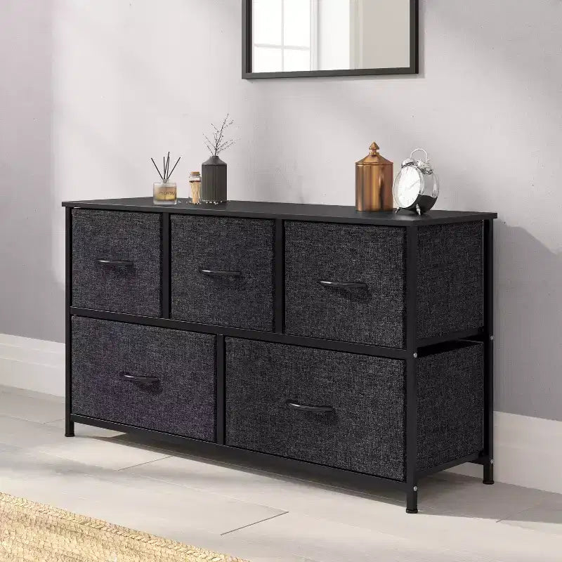 Commode de rangement à 5 tiroirs avec cadre en fonte, plateau en bois et tiroirs en tissu