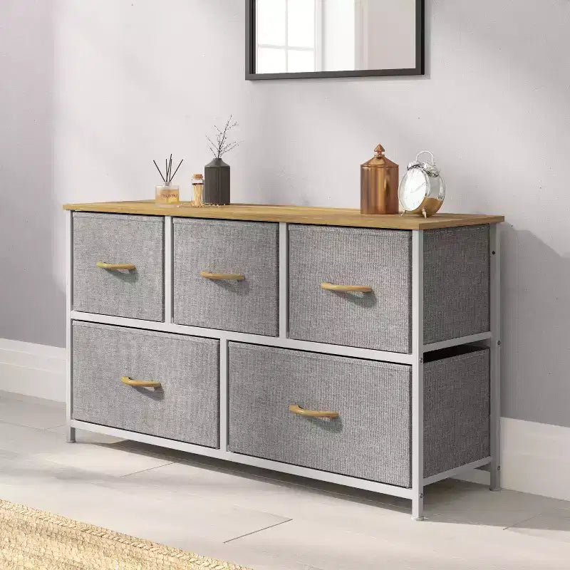 Commode de rangement à 5 tiroirs avec cadre en fonte, plateau en bois et tiroirs en tissu