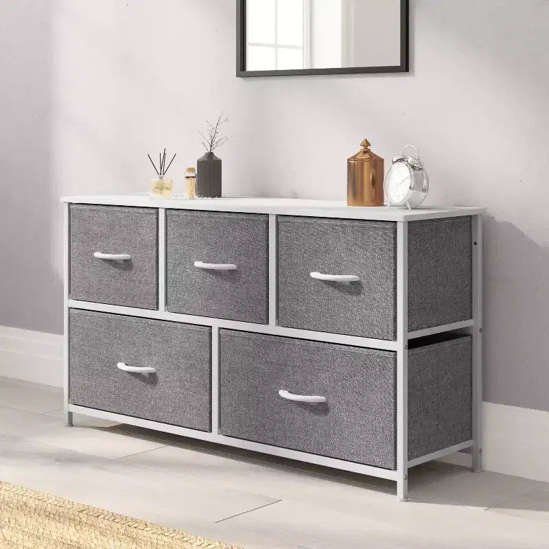 Commode de rangement à 5 tiroirs avec cadre en fonte, plateau en bois et tiroirs en tissu
