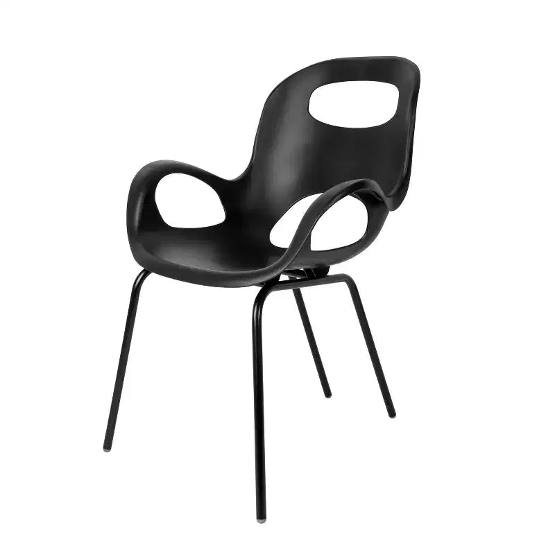 Chaise de salle à manger empilable à dossier incurvé