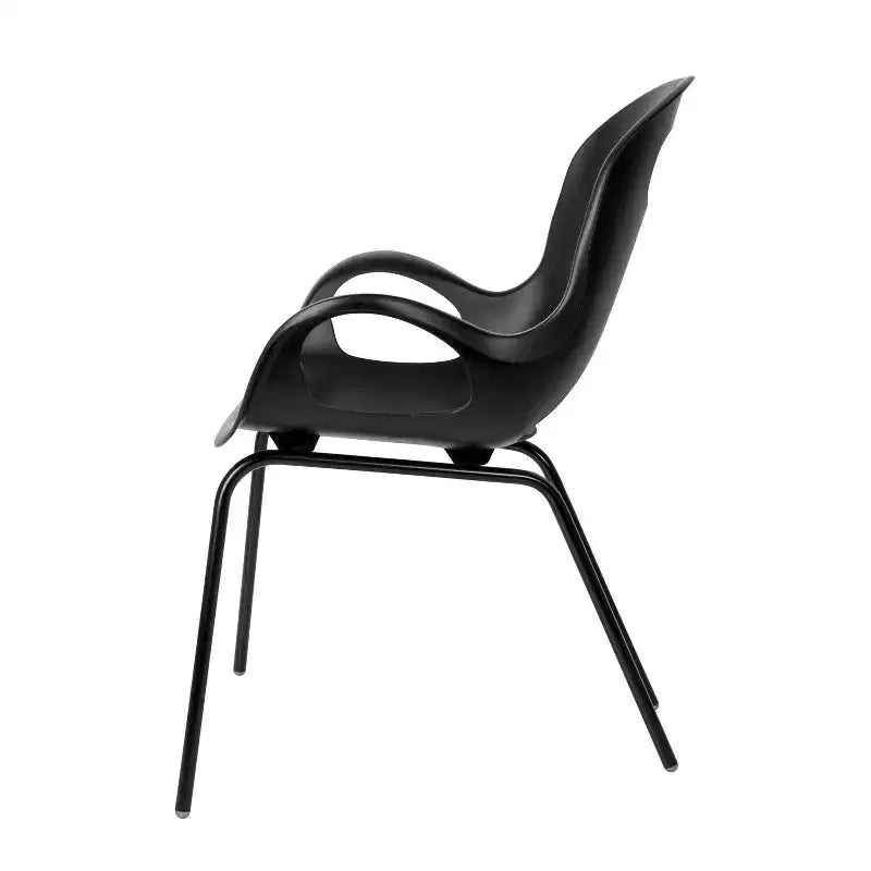 Chaise de salle à manger empilable à dossier incurvé