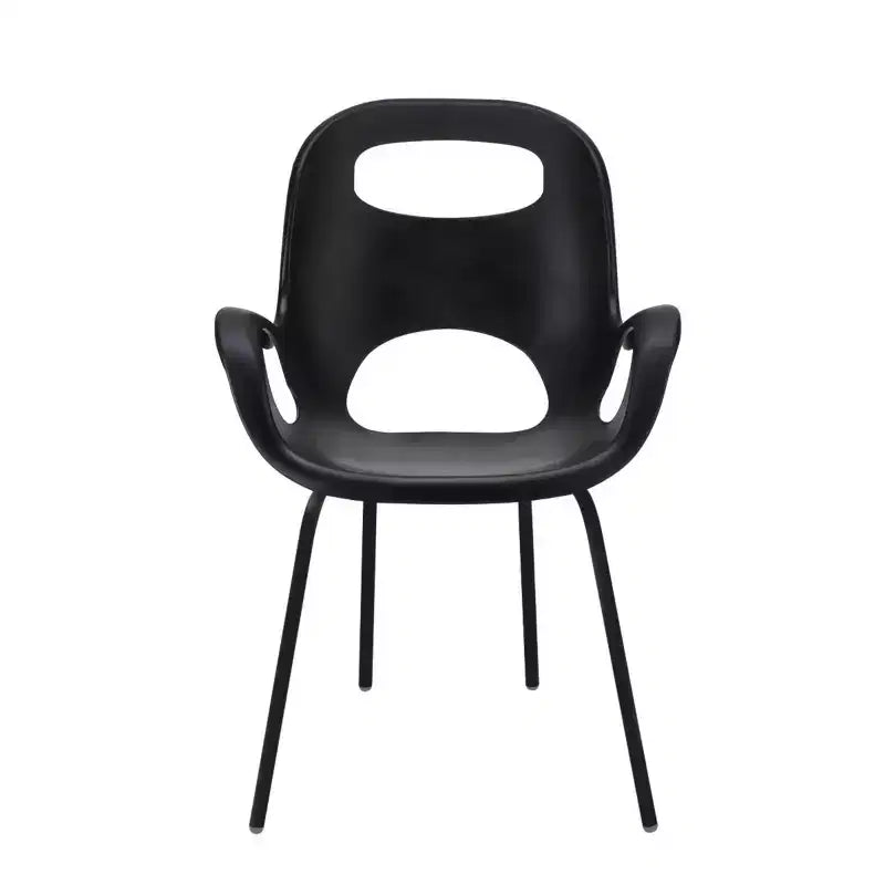 Chaise de salle à manger empilable à dossier incurvé