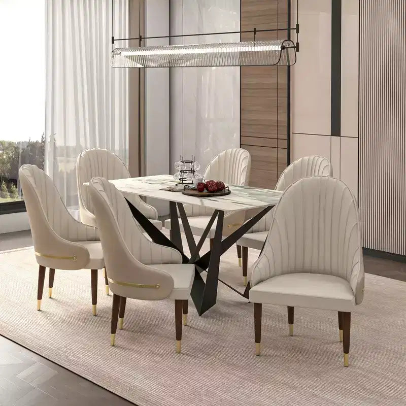 Chaise de salle à manger à dossier haut, en cuir végétalien avec dossier ondulé et accents dorés