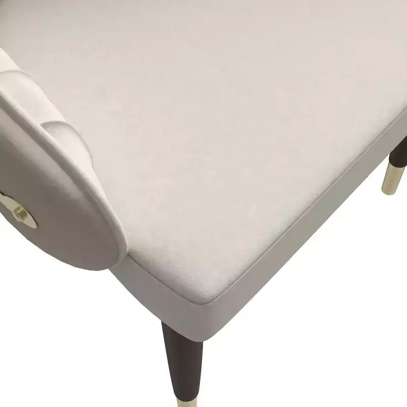 Chaise de salle à manger à dossier haut, en cuir végétalien avec dossier ondulé et accents dorés