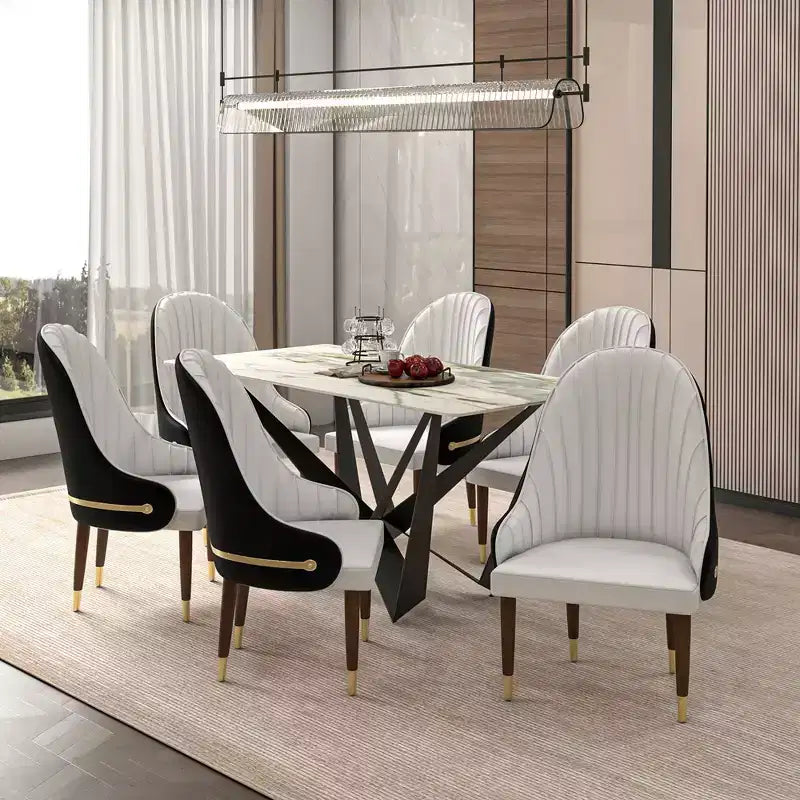 Chaise de salle à manger à dossier haut, en cuir végétalien avec dossier ondulé et accents dorés