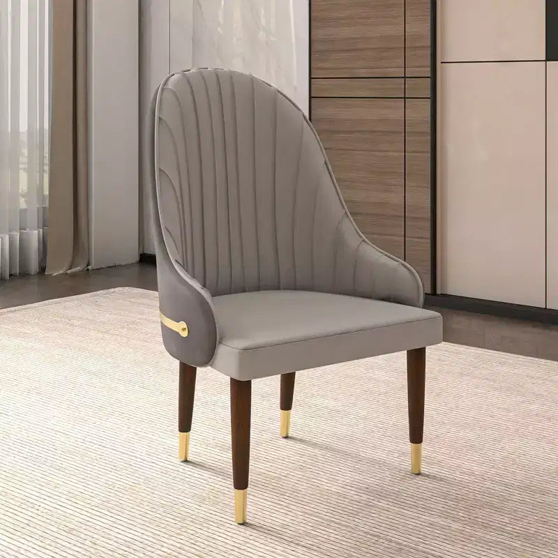 Chaise de salle à manger à dossier haut, en cuir végétalien avec dossier ondulé et accents dorés