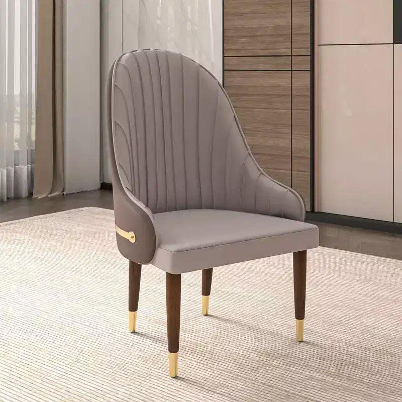 Chaise de salle à manger à dossier haut, en cuir végétalien avec dossier ondulé et accents dorés